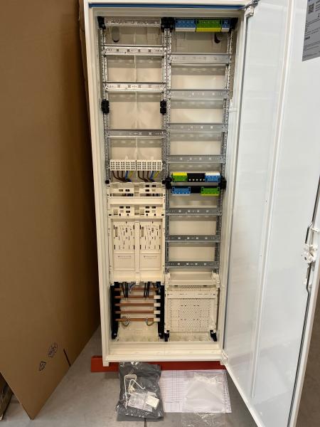 Hager Zählerschrank 2x eHZ Zählerfeld + 1x Verteilerfeld mit APZ-Raum 1400mm, ZB52S